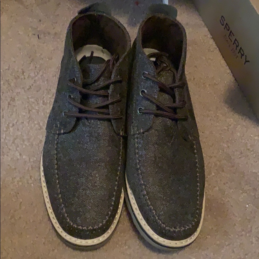 Toms Chukka Boot (Men’s) Brown size 8.